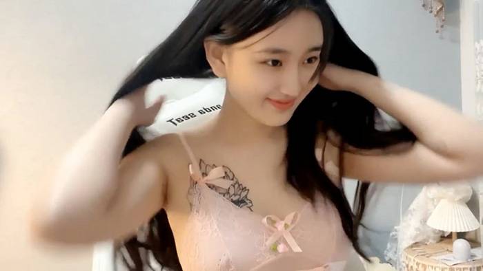 【顶级涩播\度盘】宇宙无敌清纯美少女，娃娃音大奶子，颜值秒杀一众网红脸百度网盘330m有效期永久