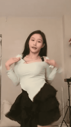 樱桃】顶级绿播女神~尺度升级~道具自慰抠逼~完全放飞~ 图02