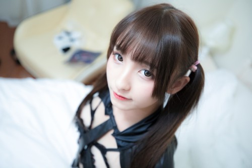 神楽板真冬 – Little Devil